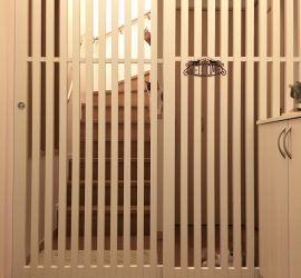 玄関の猫脱走防止扉