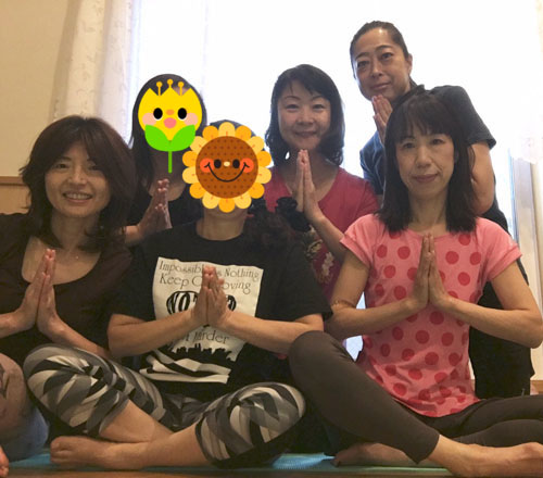 ヨガクラス終了後の集合写真