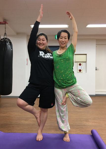 RKボクシングのLUNA YOGAクラス風景