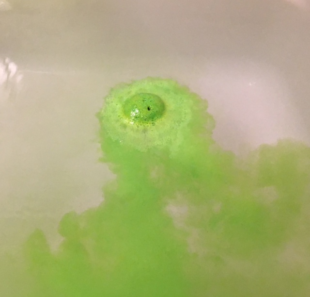 ねこバスボール発泡中