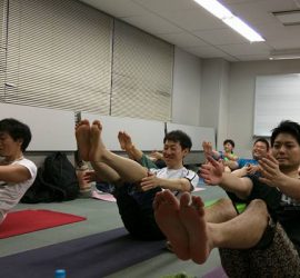 月イチアシュタンガ風景