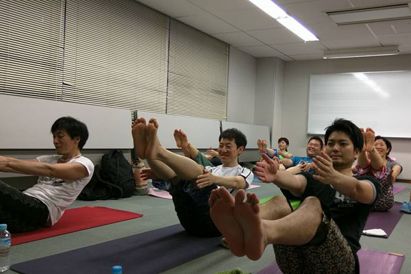 月イチアシュタンガ風景