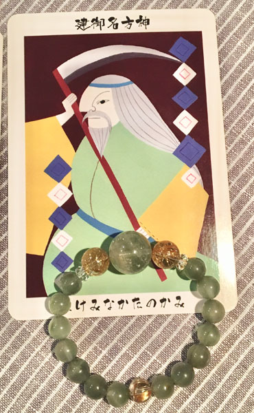 日本の神様カードとパワーストーンブレス