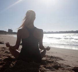 海辺のヨガ