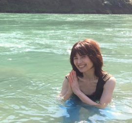 ガンジス川沐浴風景