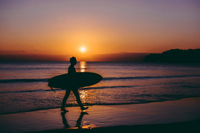 夏の海の夕暮れ