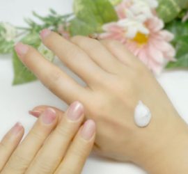 手荒れにはハンドクリームを